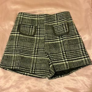 Black and white shorts, from brand di di. Size small.